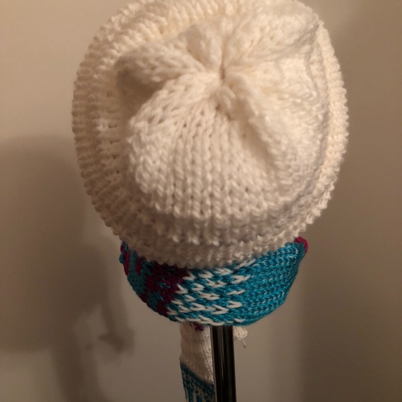 Winter very thick Hat , glove, & Scarf. - Picture 5 of 8